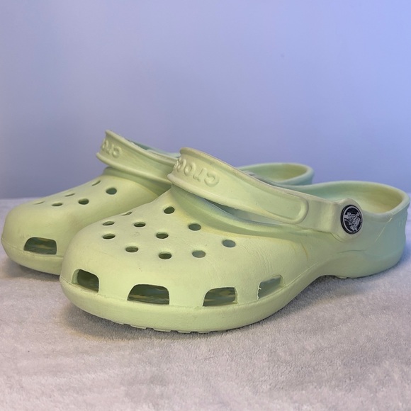 Crocs Girl's Celery Classic Mary Jane - Picture 2 of 8
